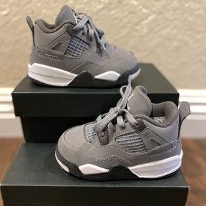 used AIR JORDAN 4 RETRO size 6c Cool Grey IV